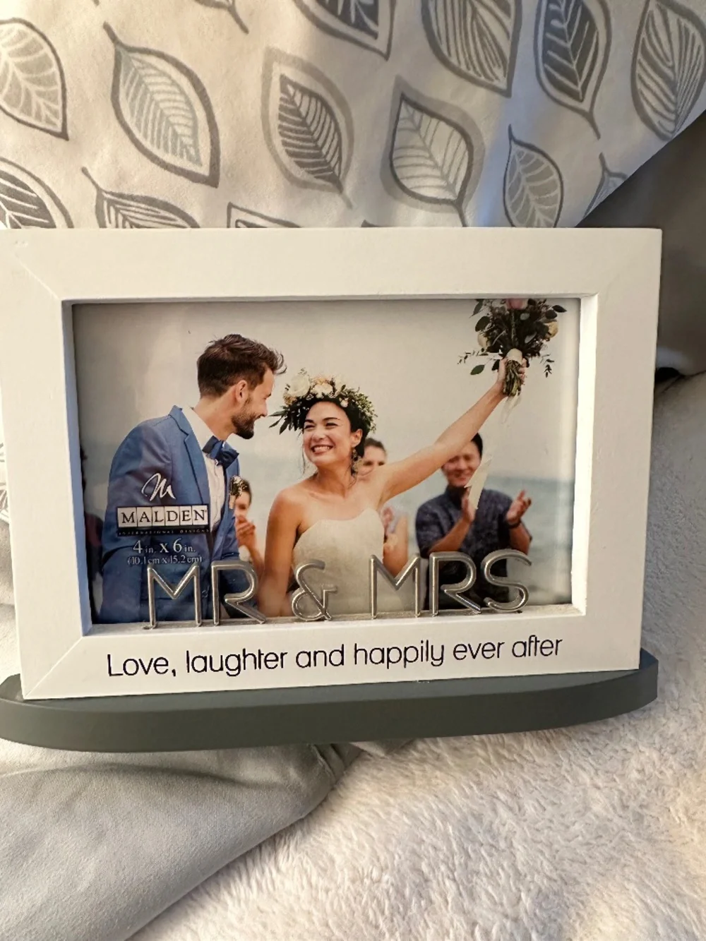 Wood Mr & Mrs picture frame 4x6